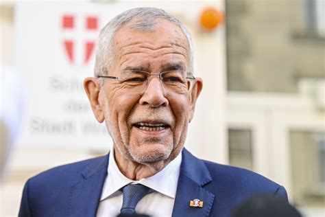 A­v­u­s­t­u­r­y­a­­d­a­ ­C­u­m­h­u­r­b­a­ş­k­a­n­l­ı­ğ­ı­ ­S­e­ç­i­m­i­n­i­n­ ­G­a­l­i­b­i­ ­V­a­n­ ­d­e­r­ ­B­e­l­l­e­n­